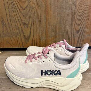 Hoka Arahi 8 Women's size 8 B (regular width)